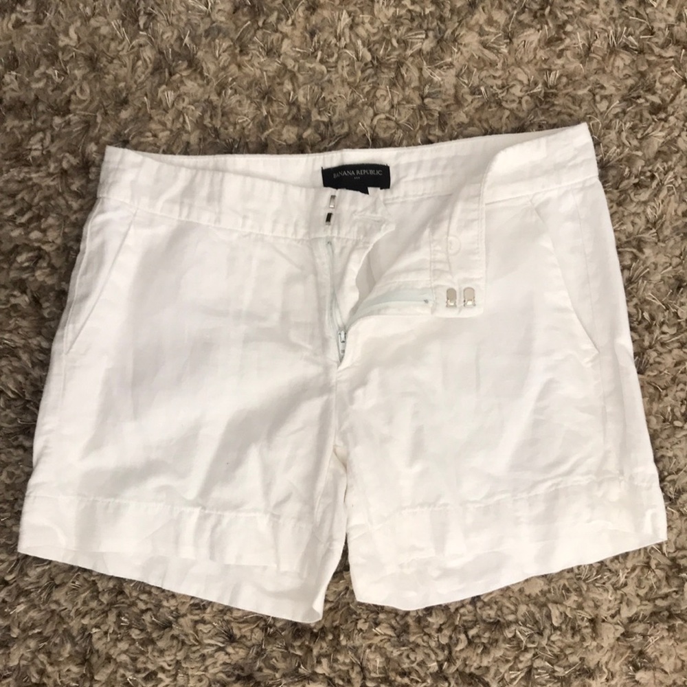 White cotton/linen shorts